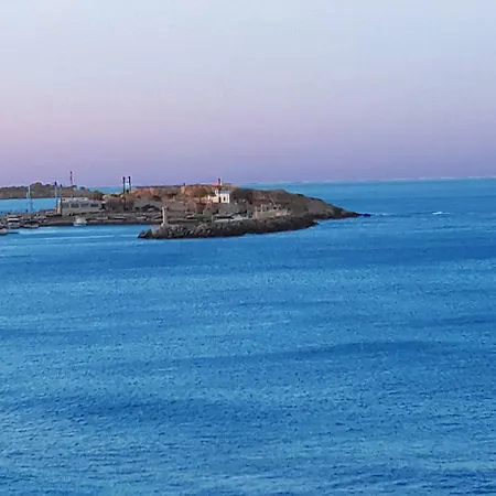 Amazing Beachfront In Apartment Hersonissos (Crete)
